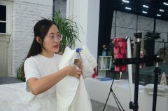 服務(wù)“夜”態(tài)，創(chuàng)造商機(jī)！英儂魏經(jīng)理如是說(shuō)